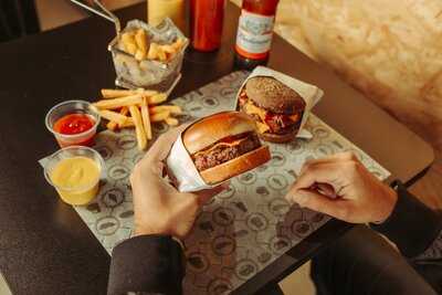 Bread Meat Burger & Beer