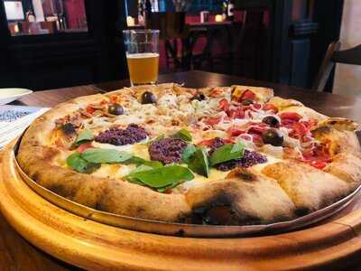 Quintal Vo Maria Pizza Bar