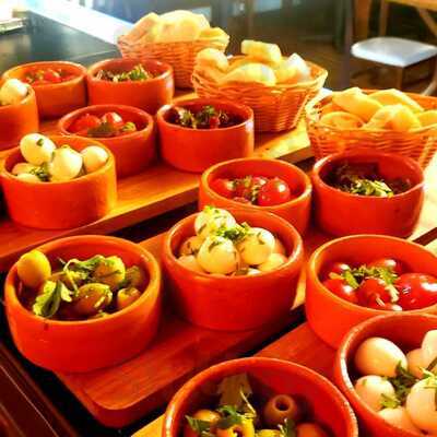 Salomão Café & Bistro