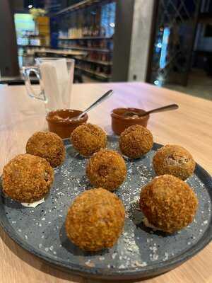 Seo Joaquim Bar & Grill