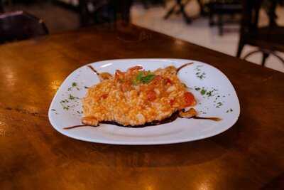 Its Surreal Bar E Restaurante