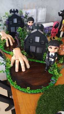 Its Surreal Bar E Restaurante