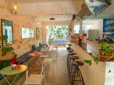 Lá Em Casa - The Bar