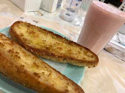 Saint Tropez Confeitaria