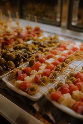 Por Dios Tapas Y Bodega