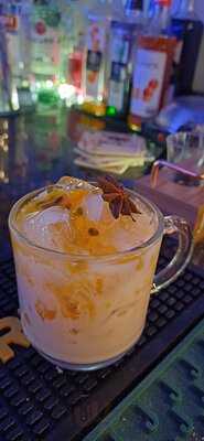 Cocktails & Dreams - Bar E Cafeteria