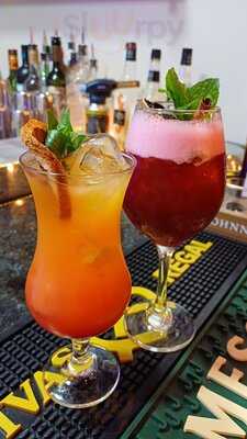 Cocktails & Dreams - Bar E Cafeteria