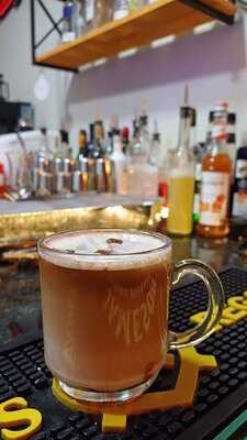 Cocktails & Dreams - Bar E Cafeteria