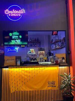 Cocktails & Dreams - Bar E Cafeteria