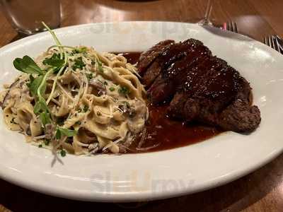 Tuscanos Pizzeria & Bistro