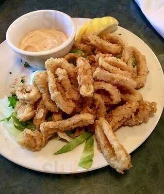 Dawghouse Pub & Eatery