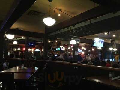 Dawghouse Pub & Eatery