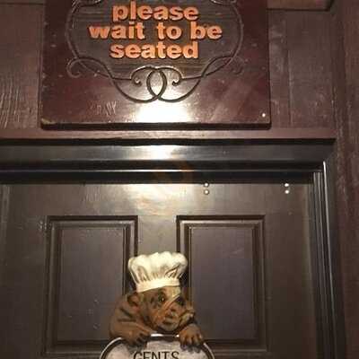 Dawghouse Pub & Eatery