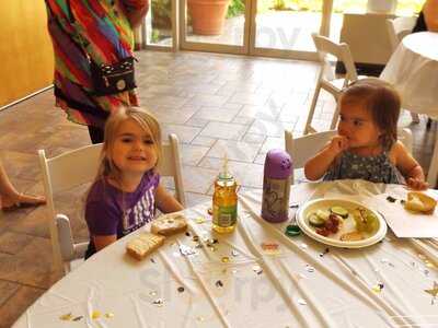 Lynn's Bakery & Deli