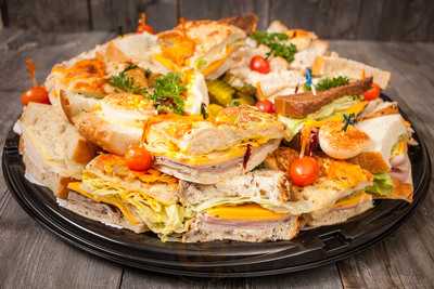 Lynn's Bakery & Deli