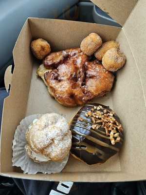 Lynn's Bakery & Deli