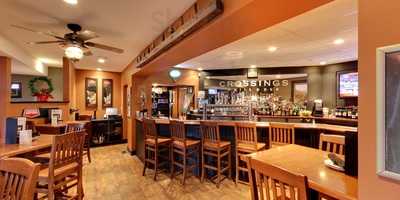 Crossings Grill & Pub