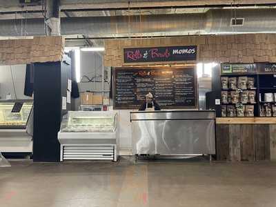 Momo's At The Market