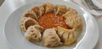 Momo's At The Market