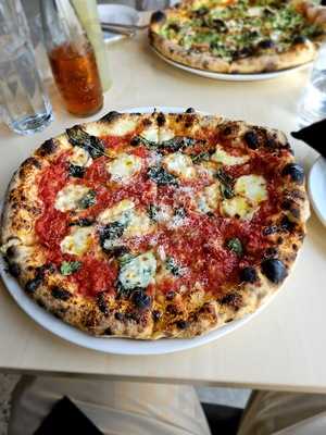 Pizzeria Madre