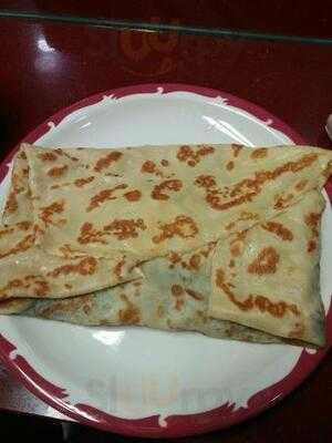 Petit Paris Creperie & Patisserie