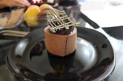 Petit Paris Creperie & Patisserie