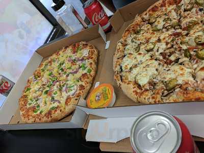 Pazoon's Pizza