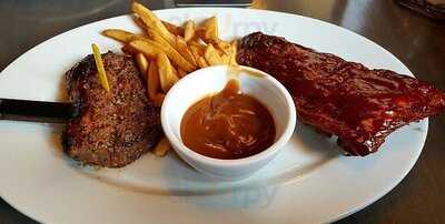 Chuck's Roadhouse Bar And Grill