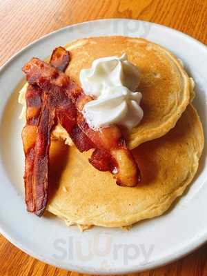 Pete's Pad Restaurant & Sports Bar