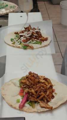 Noor's Shawarma And Variety