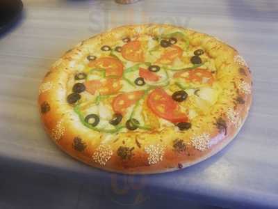 Gusto Pizza And Wings