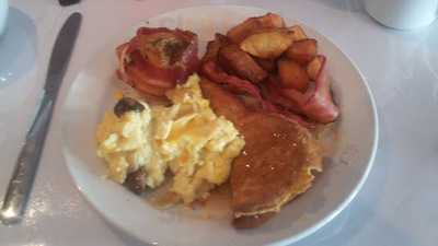 Johnny's Restaurant, Bar And Banquet Hall