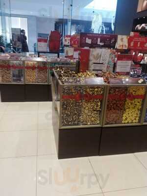 Lindt Chocolate Shop - Masonville