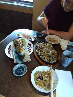 Kami Teriyaki & Sushi