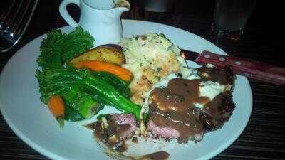 Louie's Steakhouse And Lounge