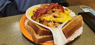 Smitty's Restaurant & Lounge