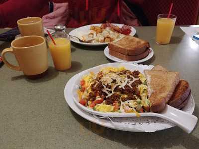 Smitty's Restaurant & Lounge