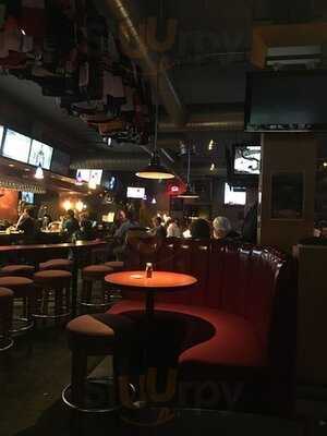 Uptown Sports Bar @new Grand Hotel