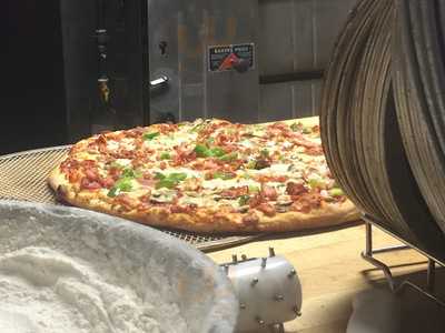 Konstantinos Pizza And Wings