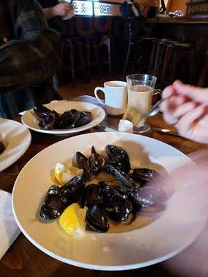 Hardy's Seafood Delight