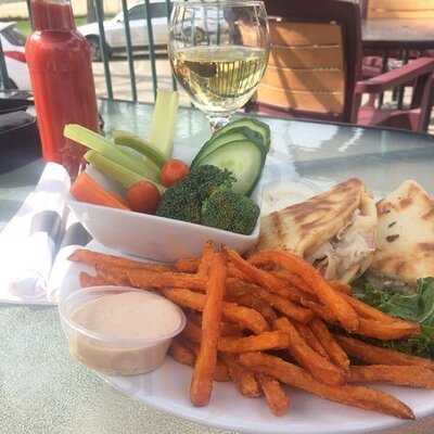 Alexander's Beach Pub