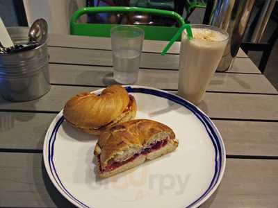 Pelicanos Cafe And Bakery