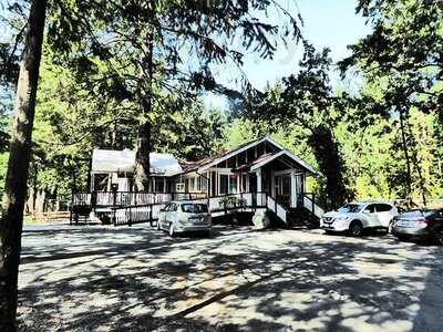 Italian Kitchen & Deli At Grove Hall Farms