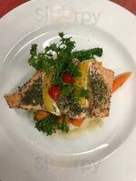 Ali's Grill + Bar