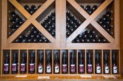 The Vines Restaurant At Coopers Hawk Vineyards