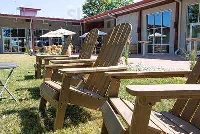 The Vines Restaurant At Coopers Hawk Vineyards