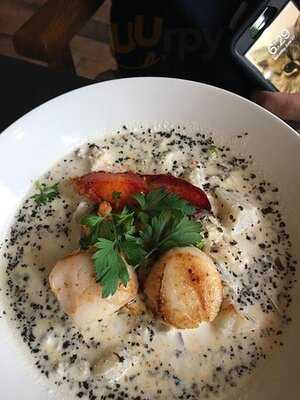 Lane's Privateer Inn