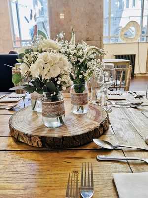 Oscar's Liverpool Flowers, Gifts, And Such