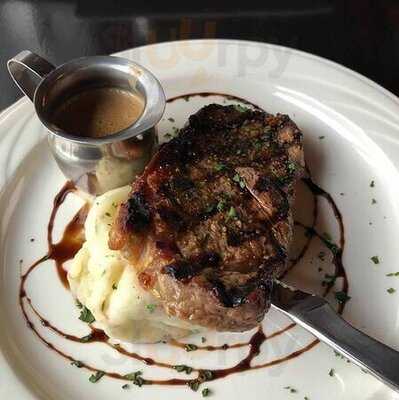 Glenora Inn & Distillery Pub