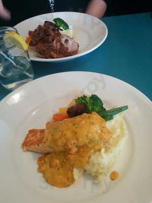 Royals Restaurant Dining Lounge